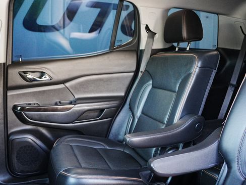 Used 2022 GMC Acadia AT4 image 15