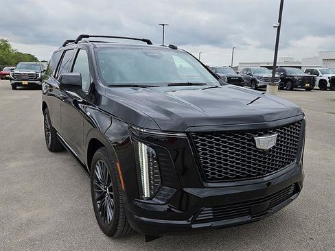 Used 2025 Cadillac Escalade Sport Platinum w/ LPO, Floor Liner Package AWD/4WD image 7