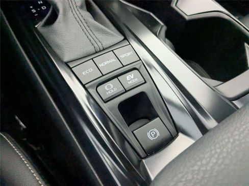 Used 2025 Toyota Camry SE FWD image 24
