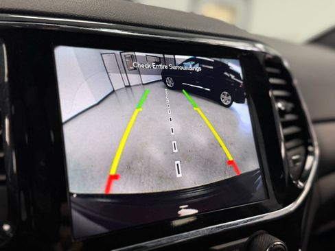 Used 2020 Jeep Grand Cherokee Altitude image 27