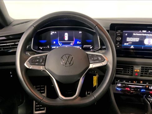 Used 2025 Volkswagen Jetta Sport FWD image 5