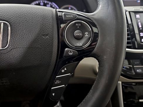 Used 2017 Honda Accord Touring image 23