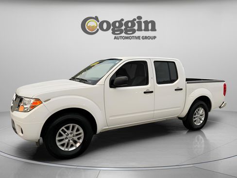 Used 2018 Nissan Frontier SV image 1