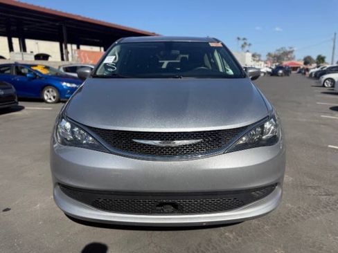Used 2021 Chrysler Voyager LX FWD image 8