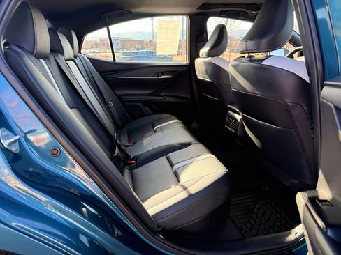 Used 2025 Toyota Camry SE w/ Convenience Package image 30