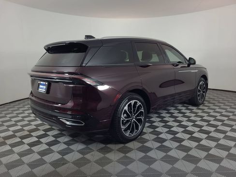 Used 2025 Lincoln Nautilus Reserve AWD/4WD image 3