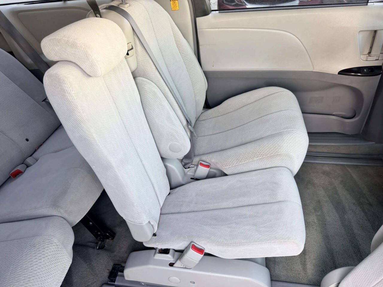 Used 2011 Toyota Sienna LE FWD image 25