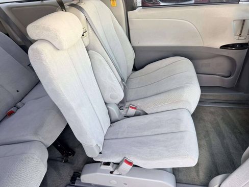 Used 2011 Toyota Sienna LE FWD image 25