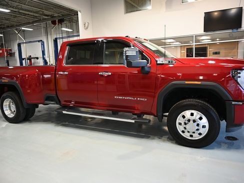 Used 2024 GMC Sierra 3500 Denali image 4