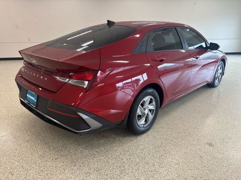 Used 2024 Hyundai Elantra SE FWD image 5