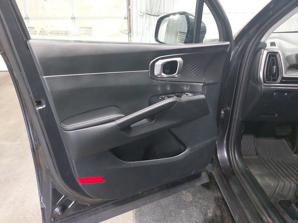 Used 2025 Kia Sorento S w/ Panoramic Sunroof Package FWD image 14