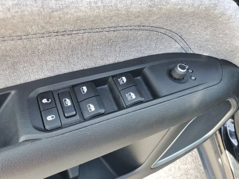 Used 2024 Jeep Compass Latitude AWD/4WD image 9