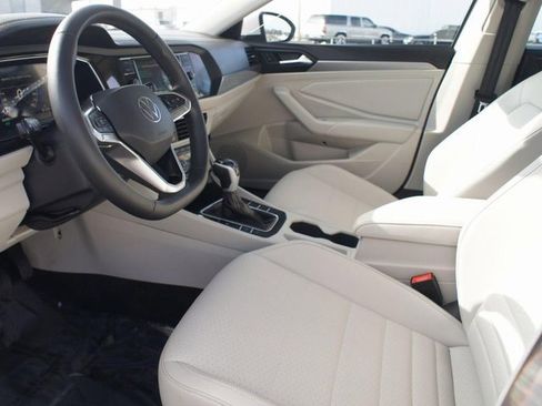 Used 2023 Volkswagen Jetta SE w/ Panoramic Sunroof Package image 14