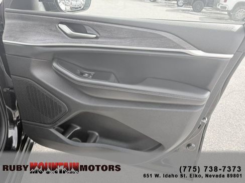 Used 2024 Jeep Grand Cherokee L Limited w/ Luxury Tech Group II image 26