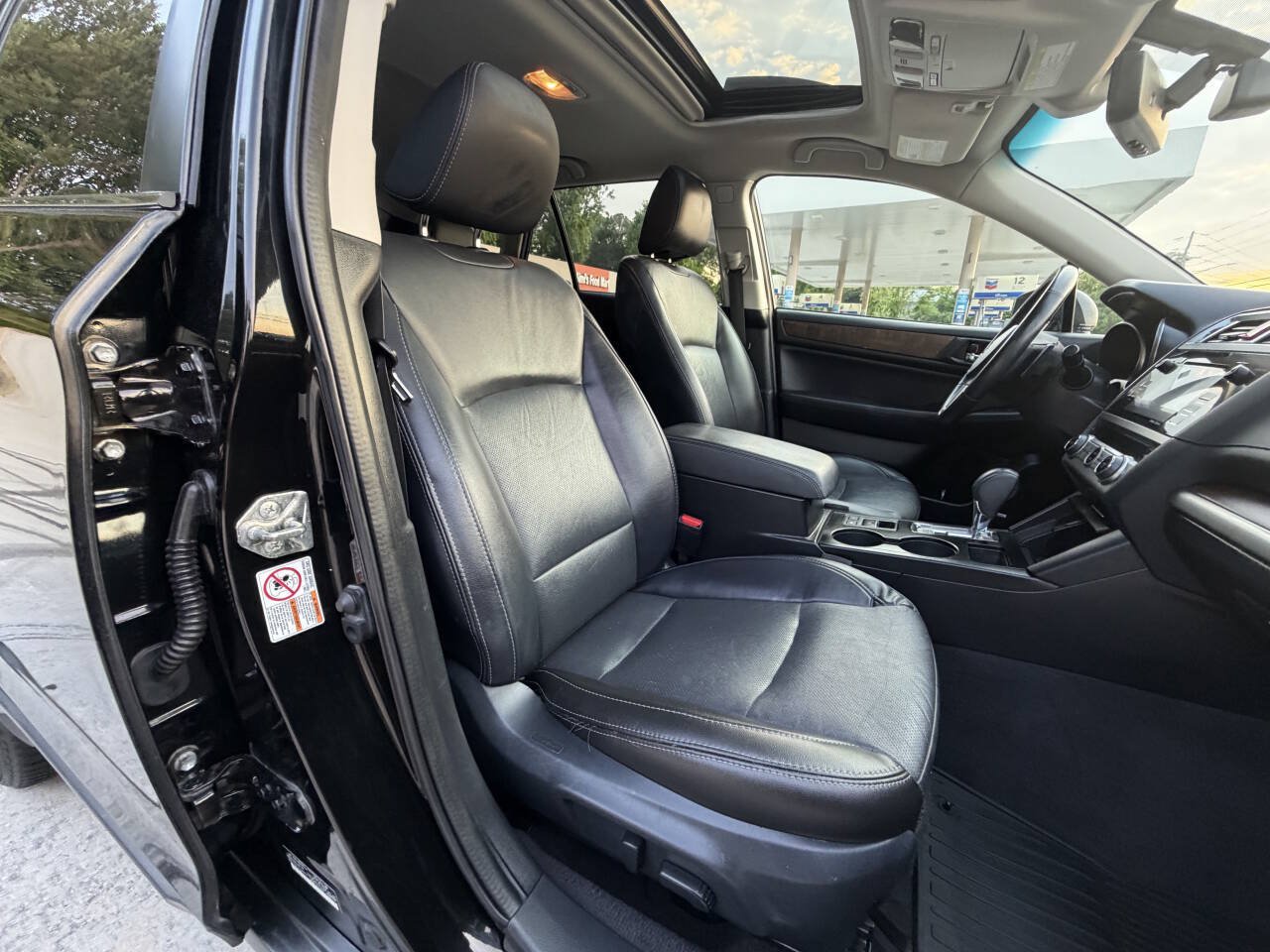 Used 2017 Subaru Outback 3.6R Limited AWD/4WD image 8