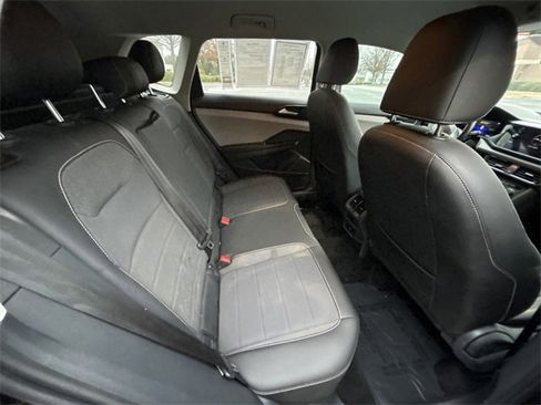 Used 2022 Volkswagen Taos SE image 18