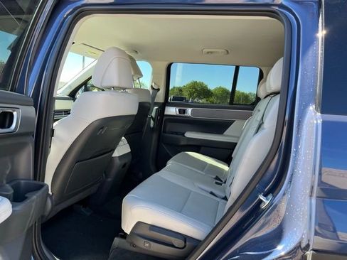 Used 2025 Hyundai Santa Fe SEL image 14