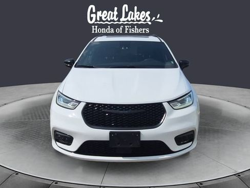 Used 2025 Chrysler Pacifica Limited FWD image 8