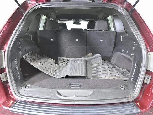 Used 2018 Jeep Grand Cherokee Laredo image 16