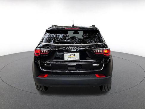Used 2025 Jeep Compass Latitude AWD/4WD image 6