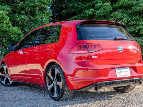 Used 2015 Volkswagen GTI SE FWD image 3