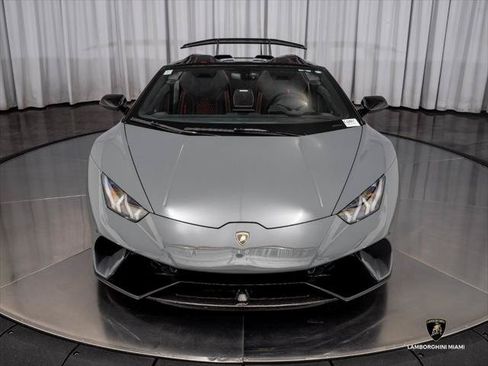 Used 2018 Lamborghini Huracan Performante AWD/4WD image 5