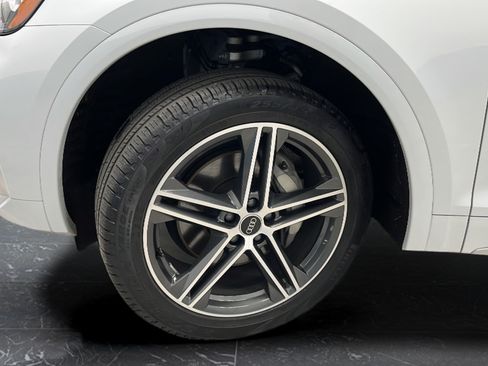 Used 2025 Audi Q5 e Premium Plus w/ Premium Plus Package AWD/4WD image 38