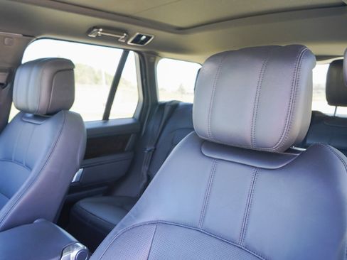 Used 2020 Land Rover Range Rover HSE image 9
