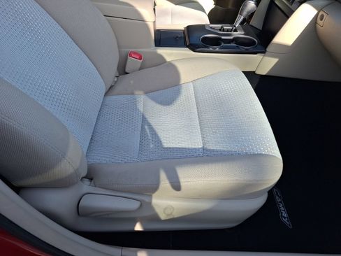 Used 2012 Toyota Camry LE FWD image 32