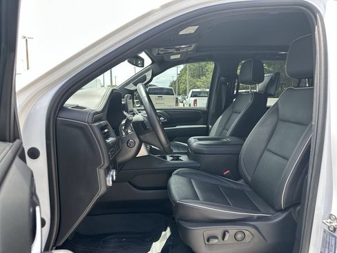 Used 2023 GMC Yukon XL SLT w/ SLT Luxury Package RWD image 2