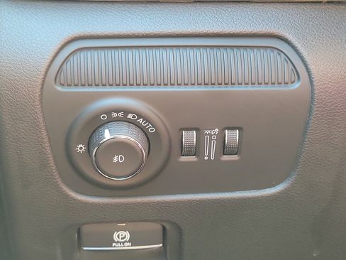 Used 2025 Jeep Wagoneer 4WD image 25