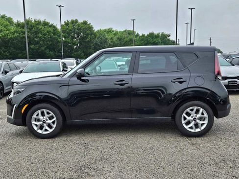 Used 2025 Kia Soul LX w/ LX Technology Package image 2