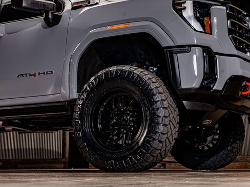 Used 2025 GMC Sierra 2500 AT4 w/ AT4 Premium Plus Package image 16