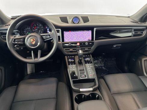 Used 2025 Porsche Macan image 21
