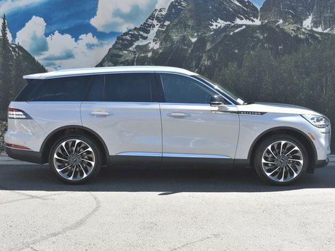Used 2020 Lincoln Aviator Reserve w/ Equipment Group 202A AWD/4WD image 2