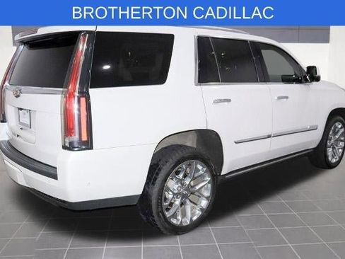 Used 2020 Cadillac Escalade Premium Luxury image 4