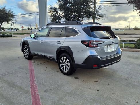 Used 2025 Subaru Outback Premium image 2