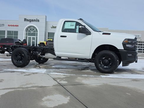 New 2026 RAM 3500 Tradesman image 4