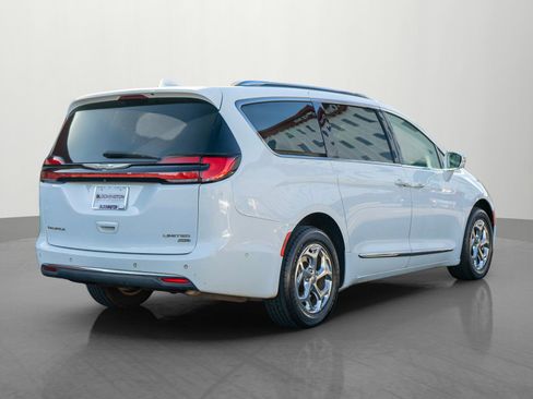 Used 2021 Chrysler Pacifica Limited w/ Premium & Safety Sphere Group AWD/4WD image 7