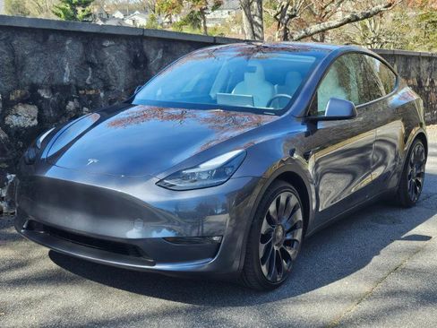 Used 2023 Tesla Model Y Long Range image 13