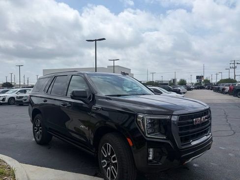 Used 2024 GMC Yukon AT4 w/ AT4 Premium Package AWD/4WD image 3