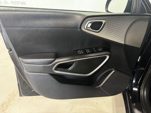 Used 2022 Kia Soul LX w/ Technology Package FWD image 17