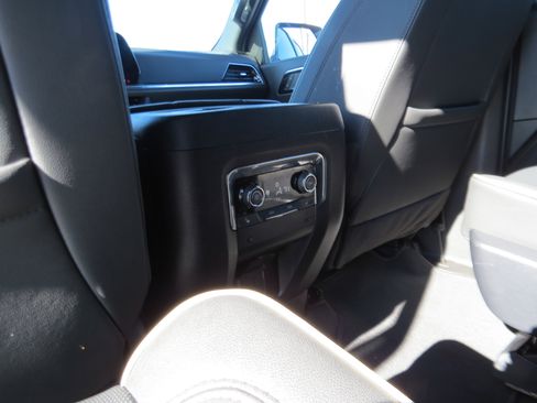 Used 2025 Chevrolet Tahoe Premier image 13