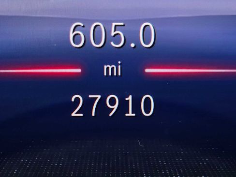 Used 2024 Mercedes-Benz EQB 250+ image 27