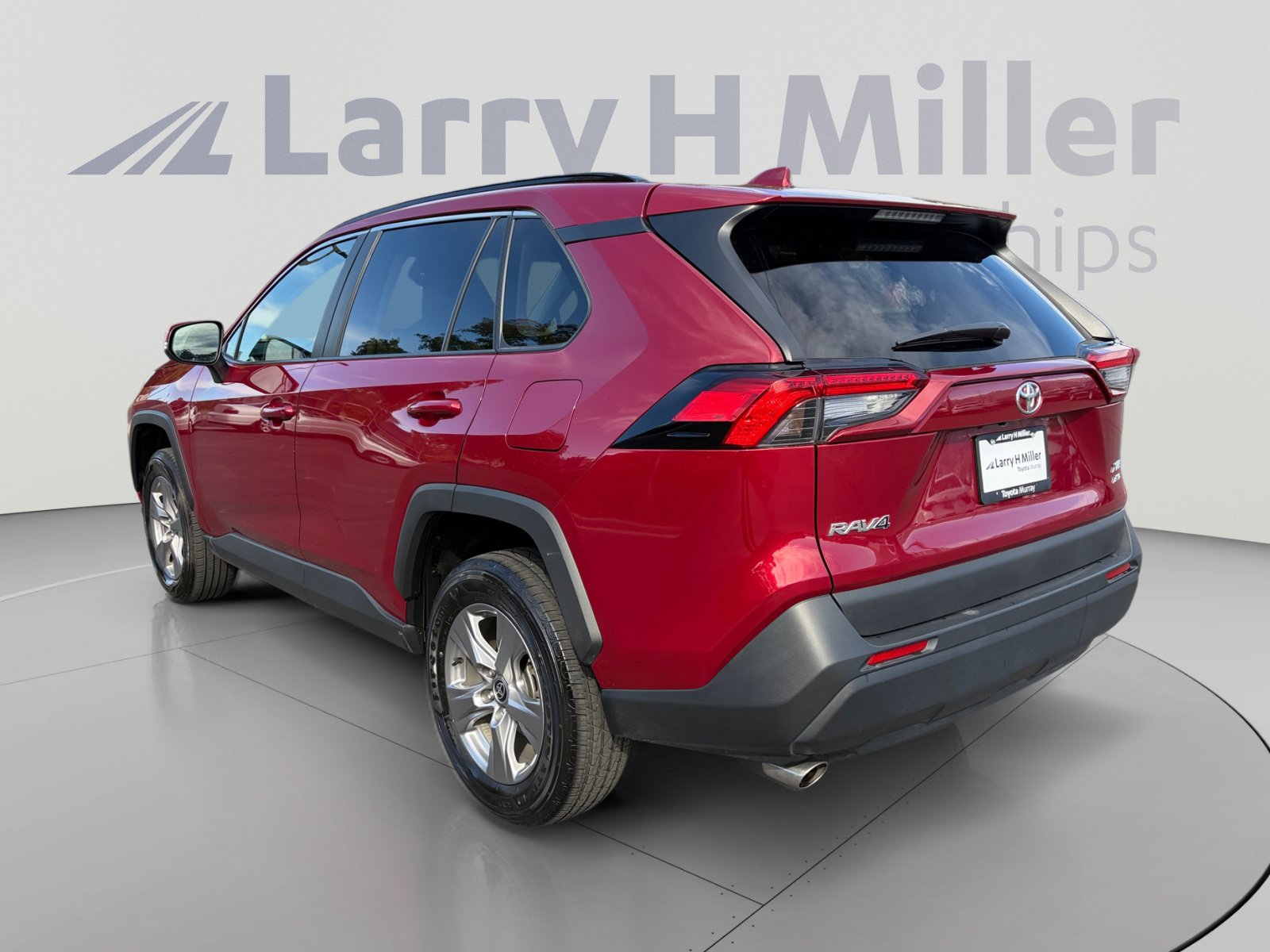 Used 2025 Toyota RAV4 XLE AWD/4WD image 3