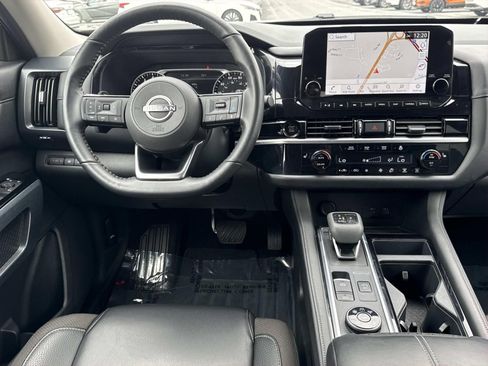 Used 2025 Nissan Pathfinder SL image 8