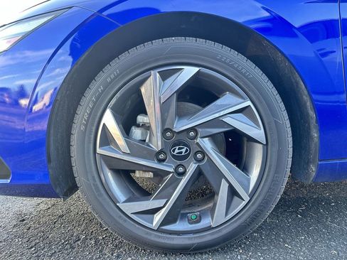 Used 2024 Hyundai Elantra Limited image 30