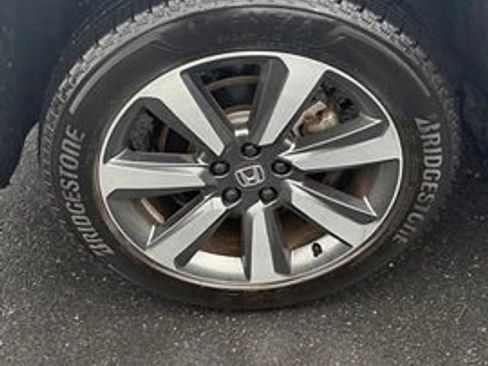 Used 2025 Honda Pilot Touring image 8
