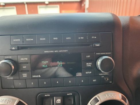 Used 2017 Jeep Wrangler Unlimited Sahara AWD/4WD image 20