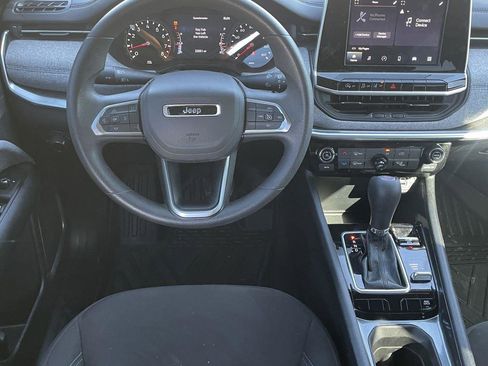 Used 2025 Jeep Compass Sport image 27